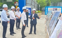 大渡口區常務副區長謝小剛調研德赢·VWIN中心項目，共破建設難題促發展